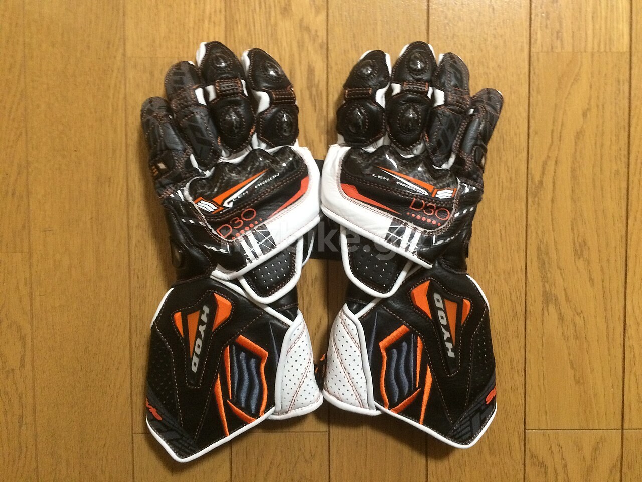 Racing leather gloves