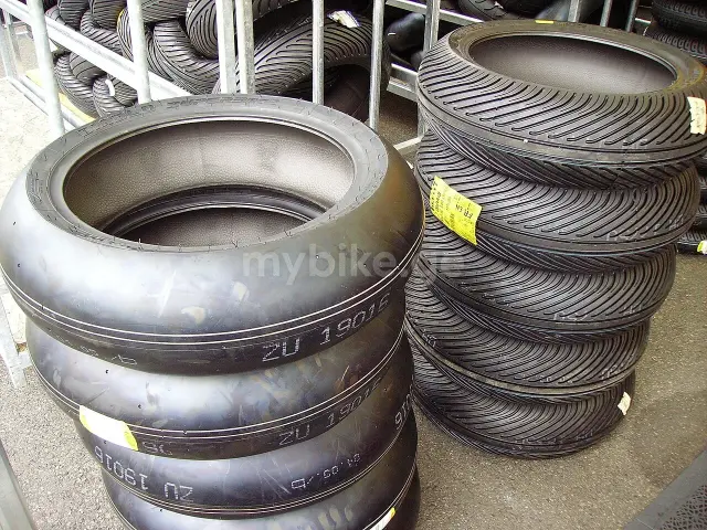 Racing rear tyre 180/55 R17